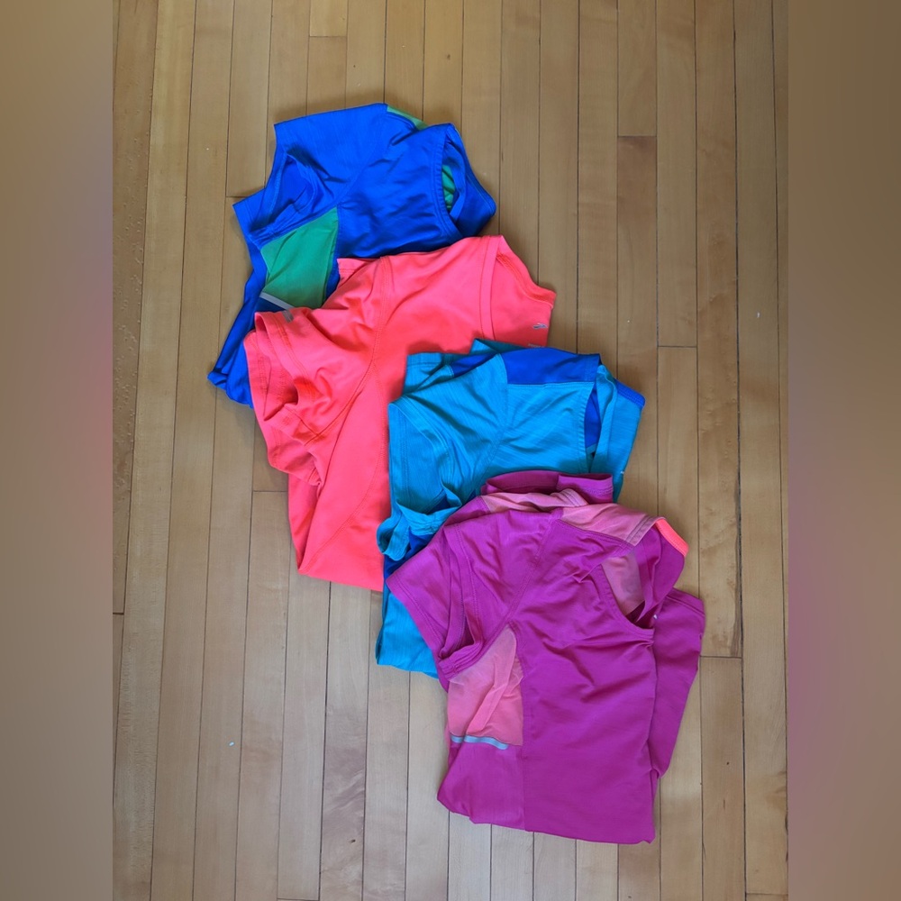 Set Of 4 Running Activewear Brooks Tops Size Small